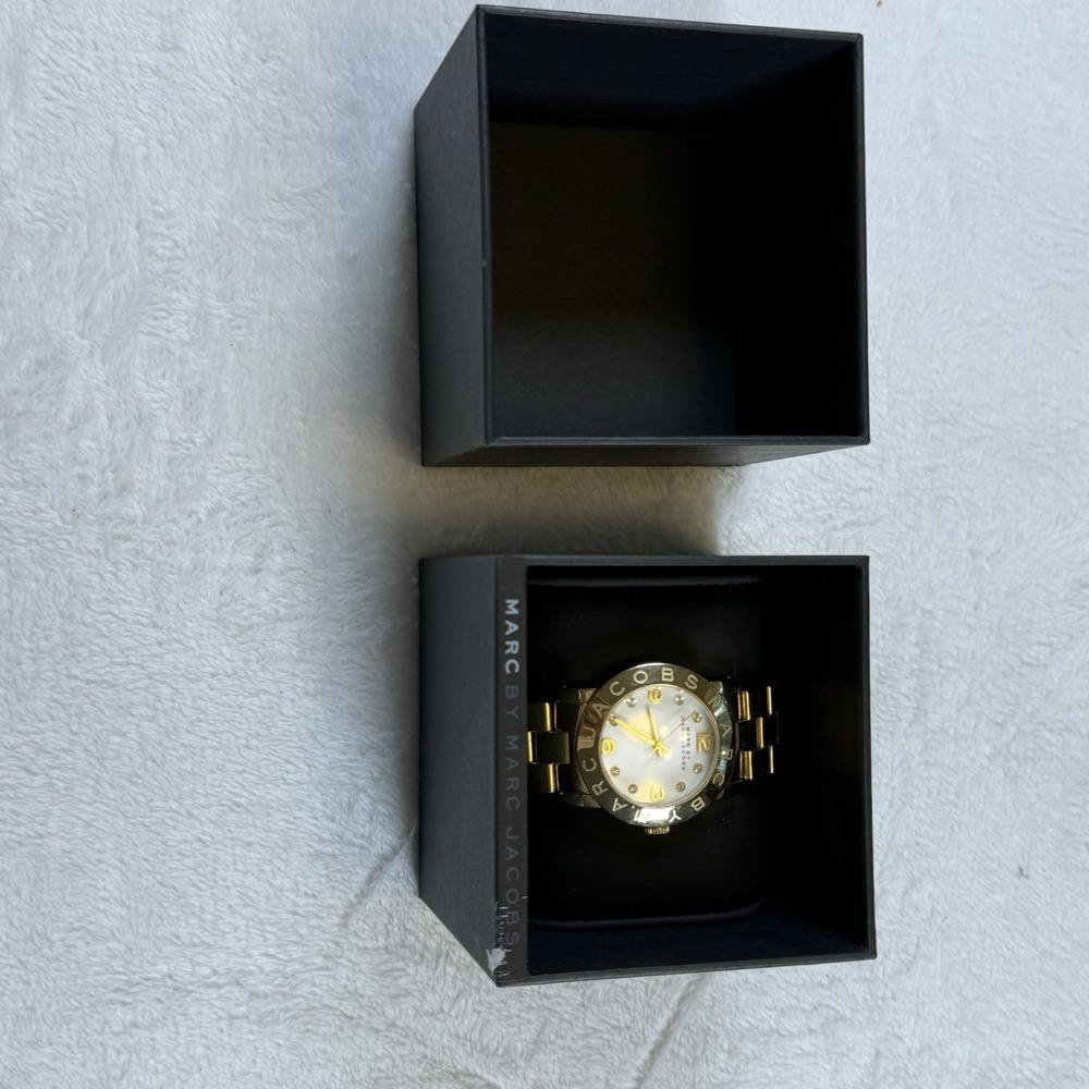 Marc By Marc Jacobs Amy Gold Tone Watch Mother of Pearl Dial Women's w/ Box - Picture 2 of 5